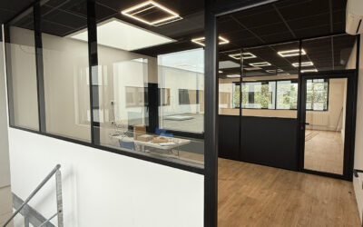 Cloisonnement de bureaux et faux-plafond noir à Neuilly-Plaisance