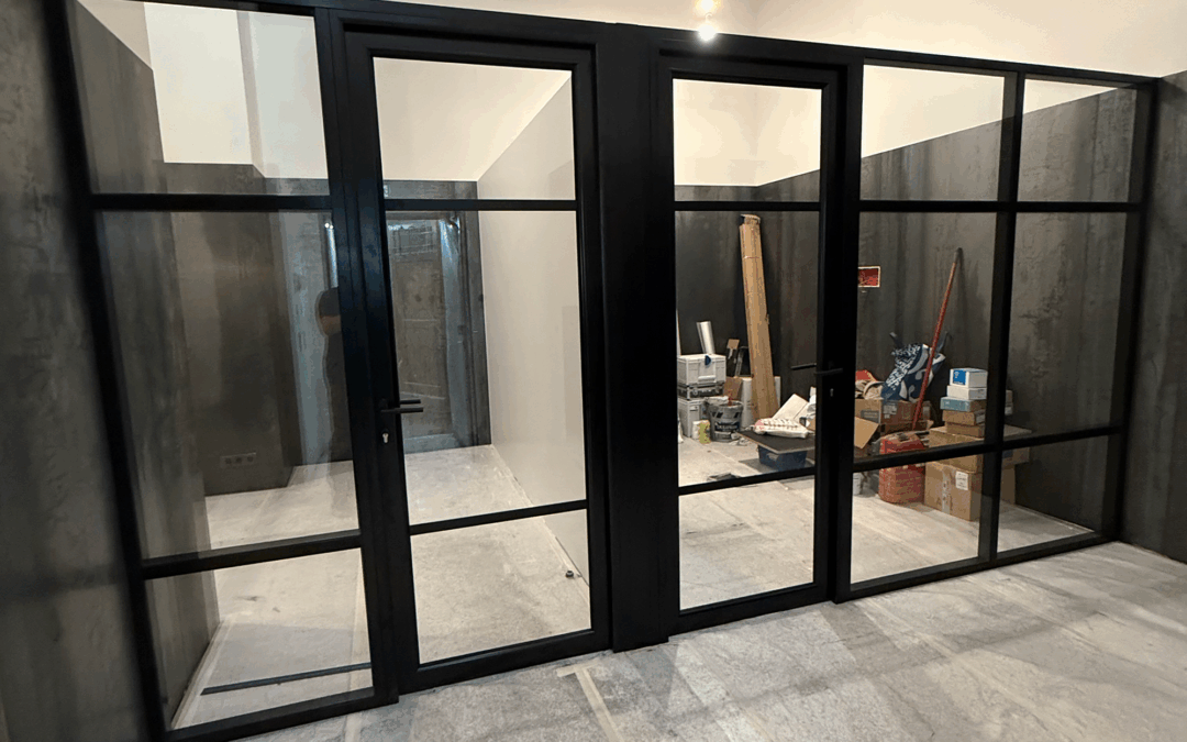 Paris-Oberkampf : quand la cloison type verrière industrielle sublime les locaux