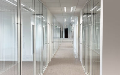 Réalisation de cloisons vitrées toute hauteur avec montants intermédiaires à Gennevilliers (92200)