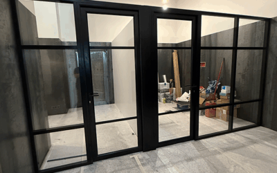 La cloison vitrée sur mesure type industrielle : alliance entre design et fonctionnalité