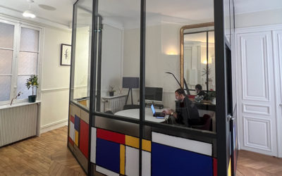 Cloison de bureau vitrée toute hauteur – fractionné et vitrophanie chez notre client – Paris 1er