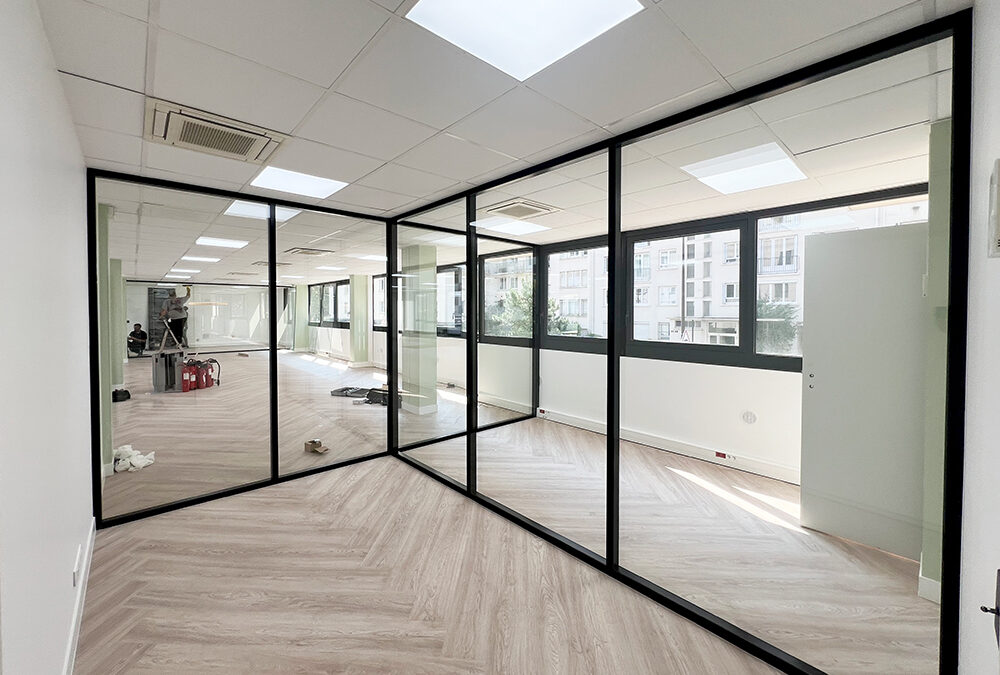Cloisonnement amovible : définition, avantages et solutions pour vos espaces professionnels